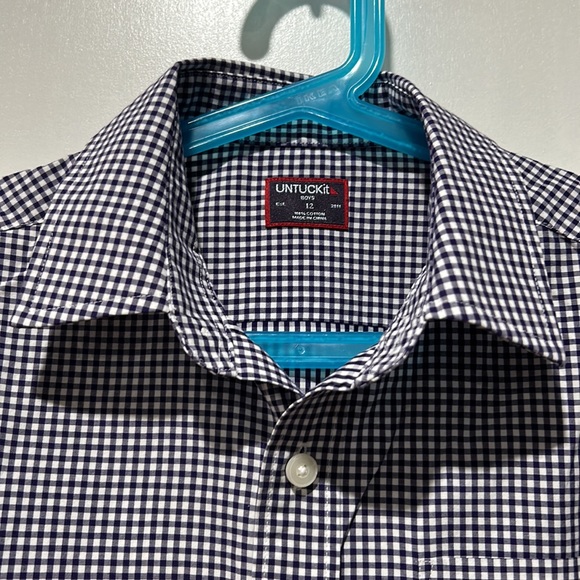 Untuckit boys button down casual shirt size 12. 100% Cotton. Excellent condition - Picture 3 of 8